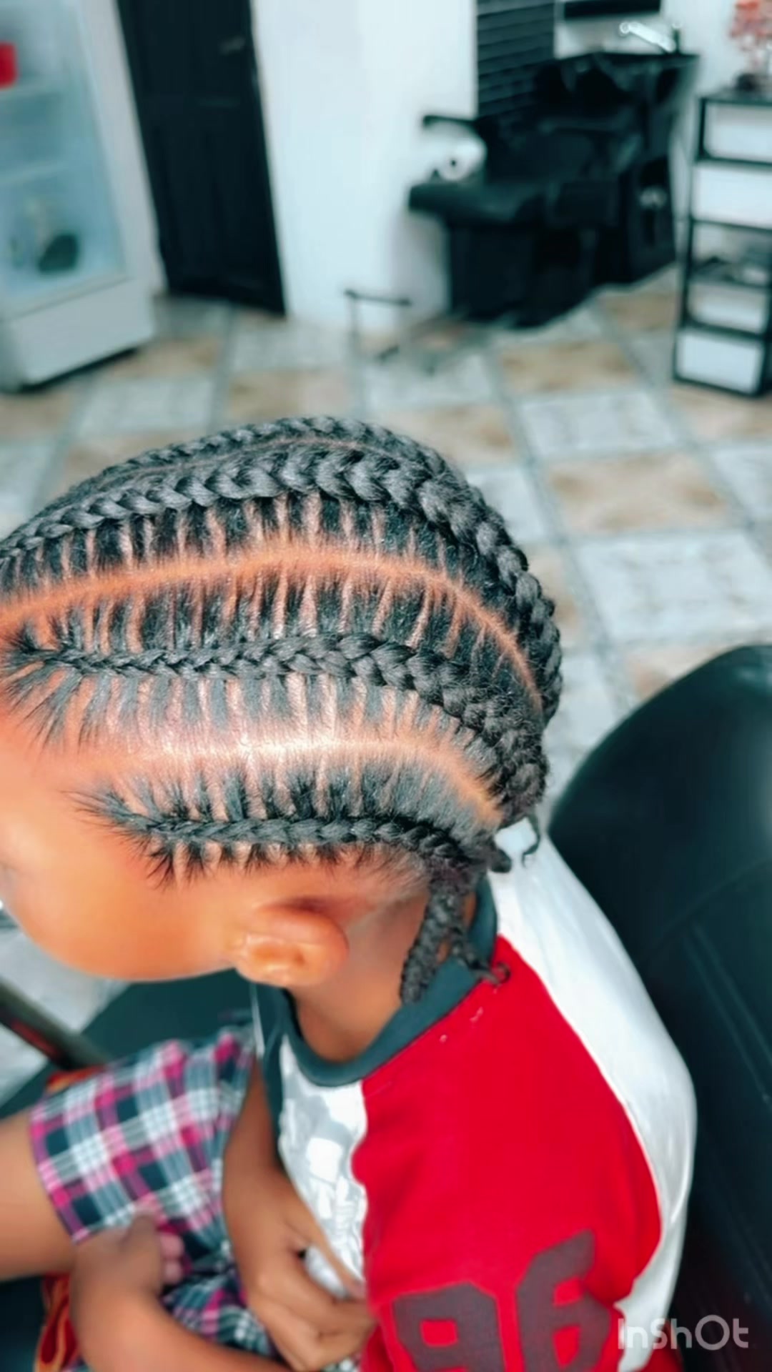 @haircomesdelana