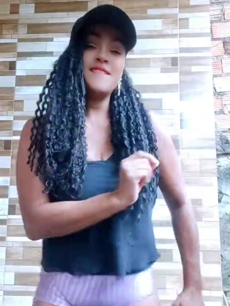 @Lucy a guria do short sexy