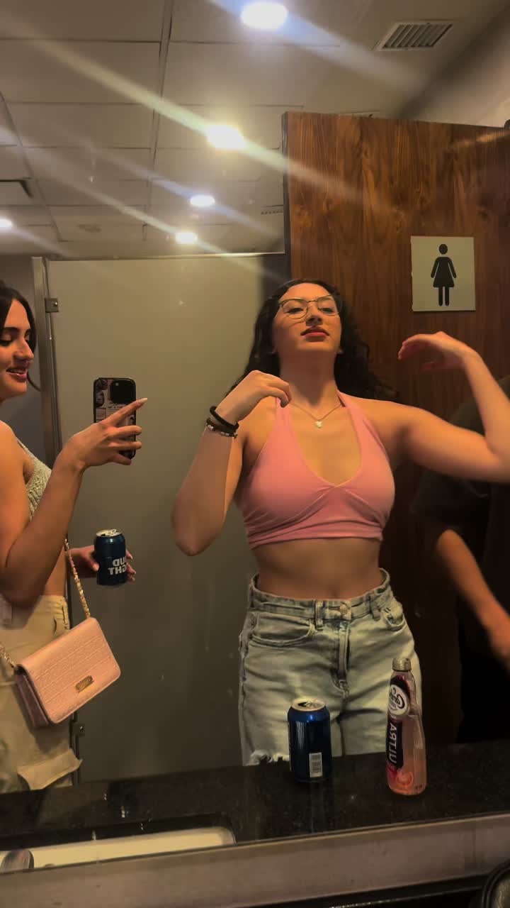 @Moniii