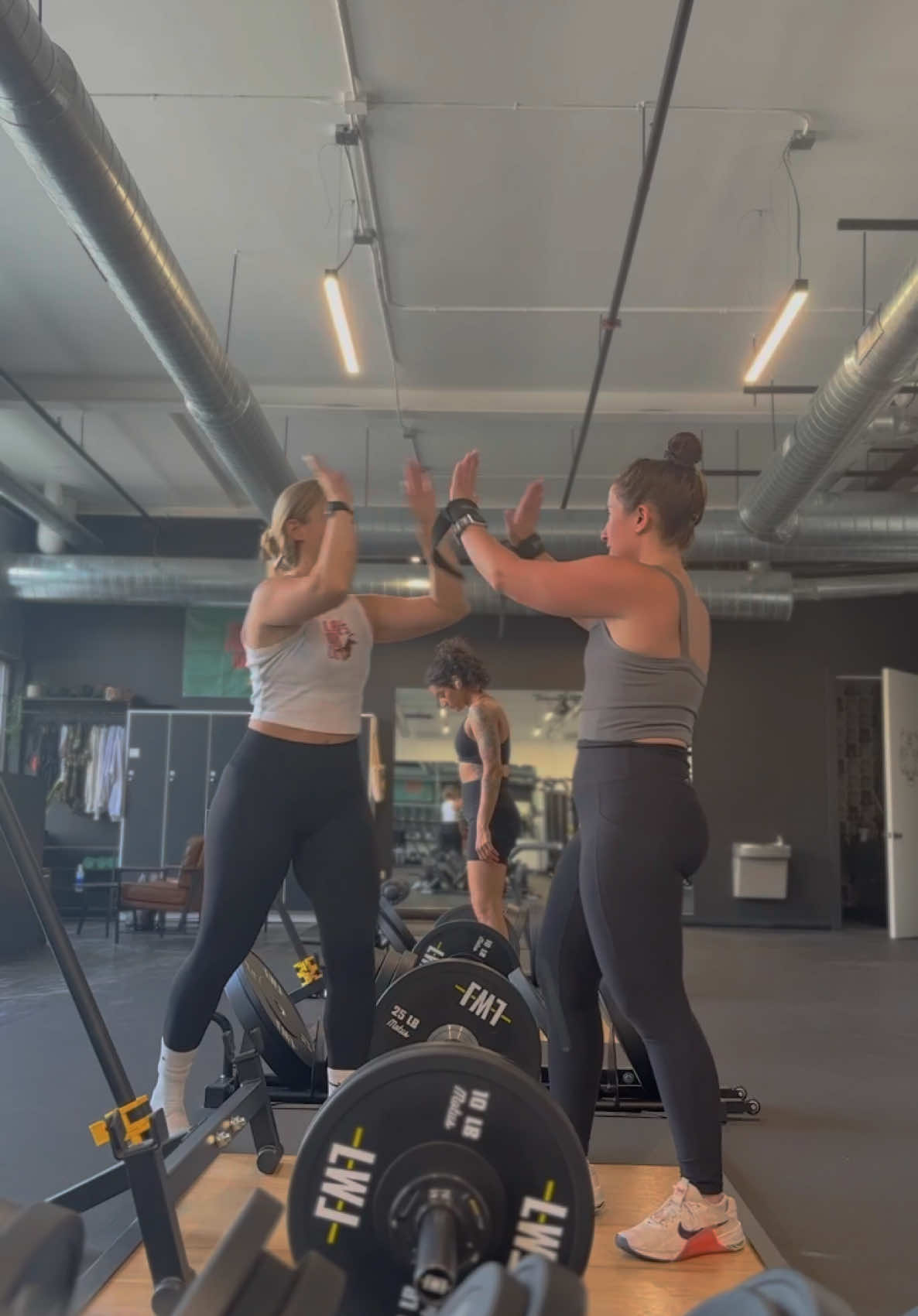 @Ladieswholiftofficial