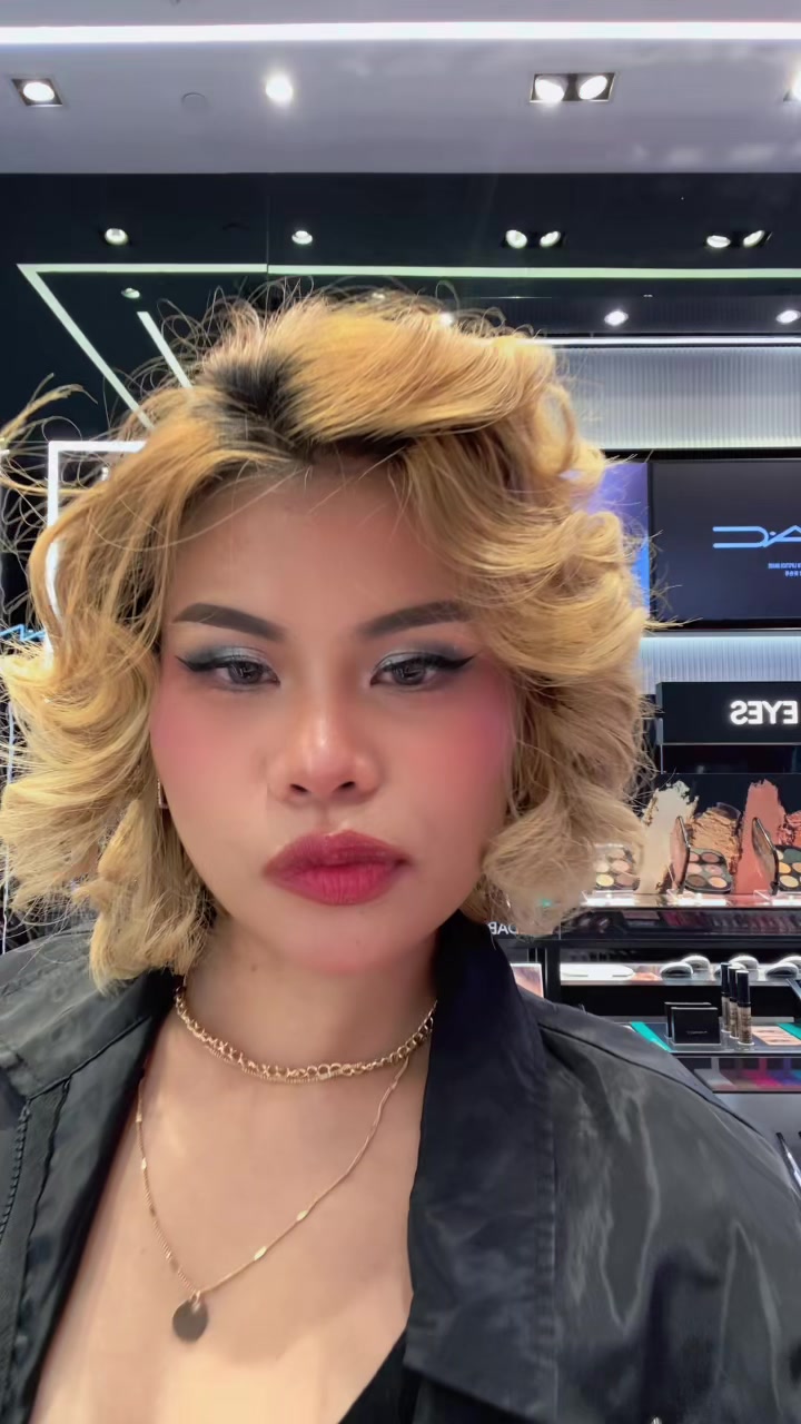 @Ziah M.A.C Artist💄