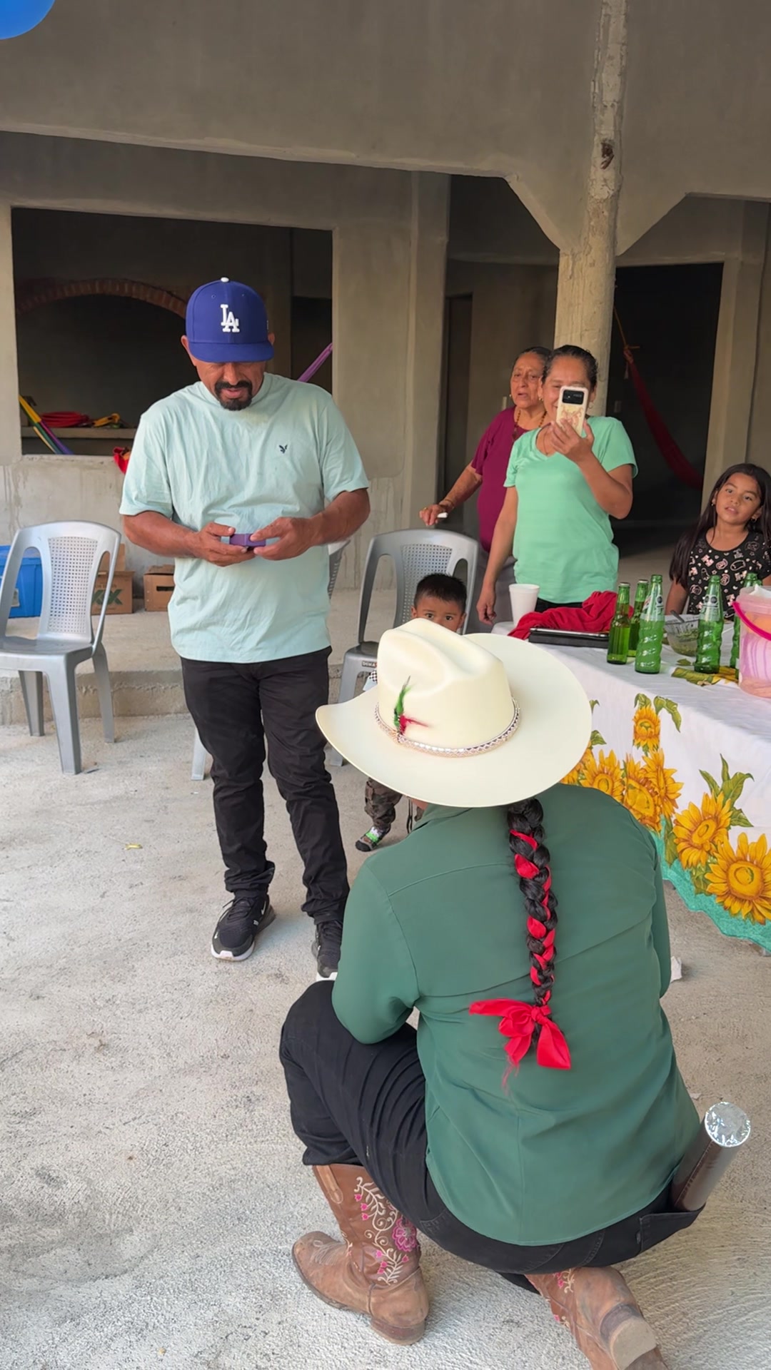 @flowersvillagearteconlistones