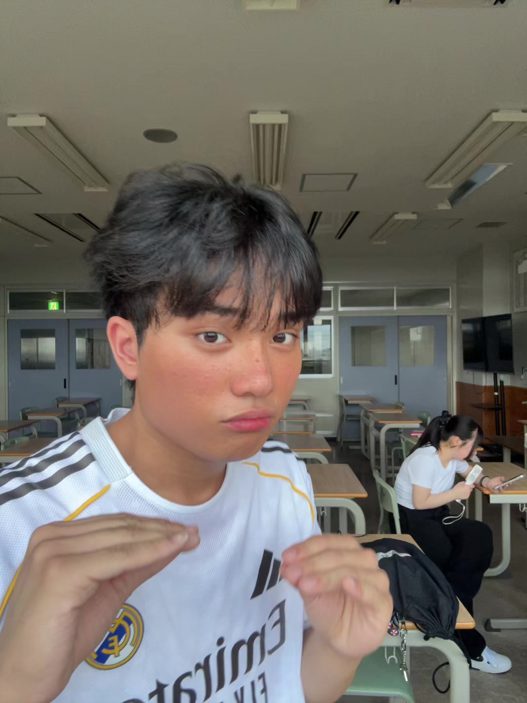 @デセン