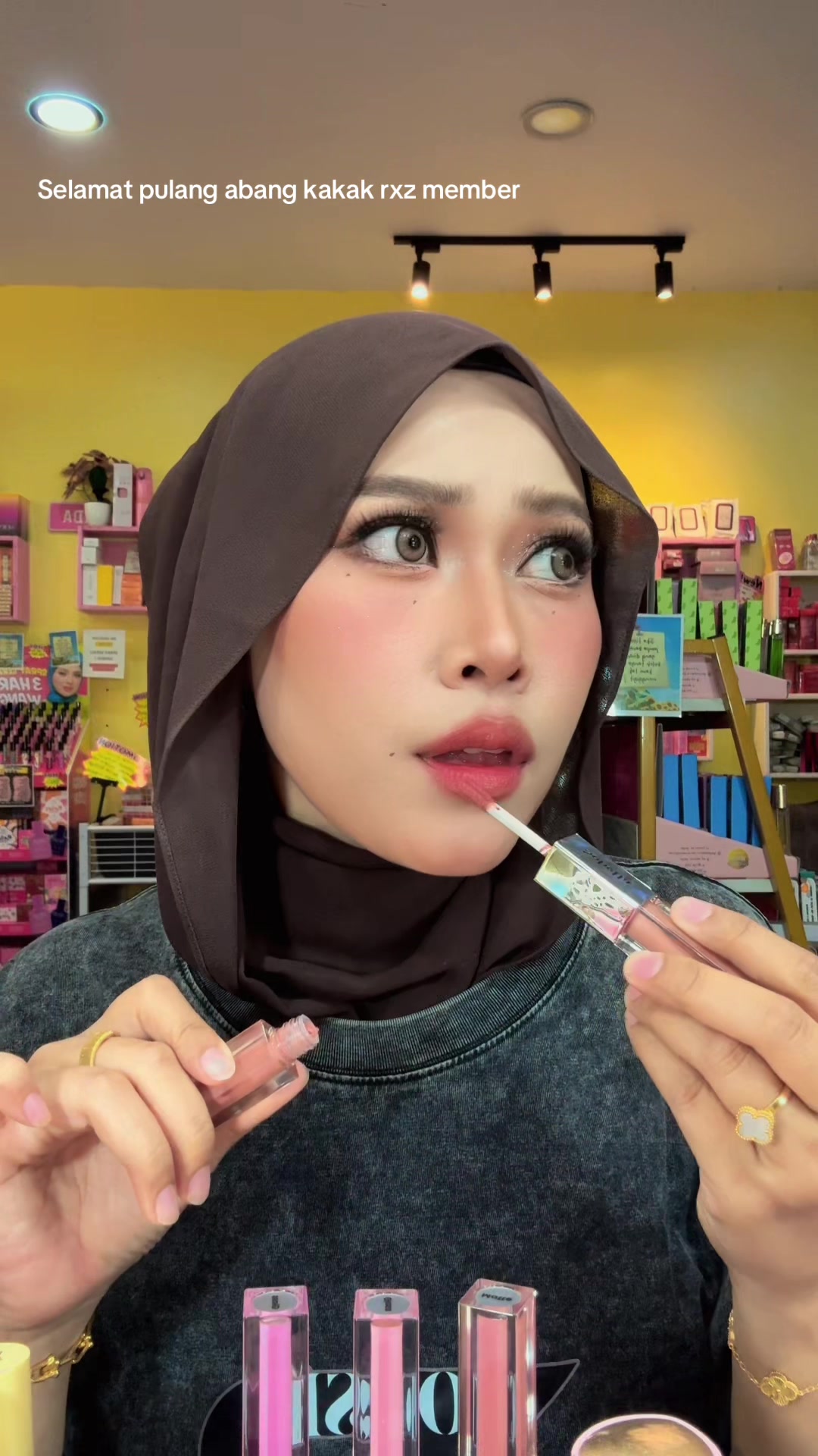 @DadaHunyai Makeup And Perfumes