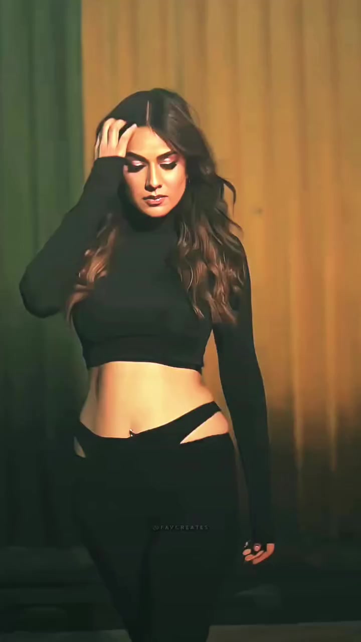 @nia Sharma