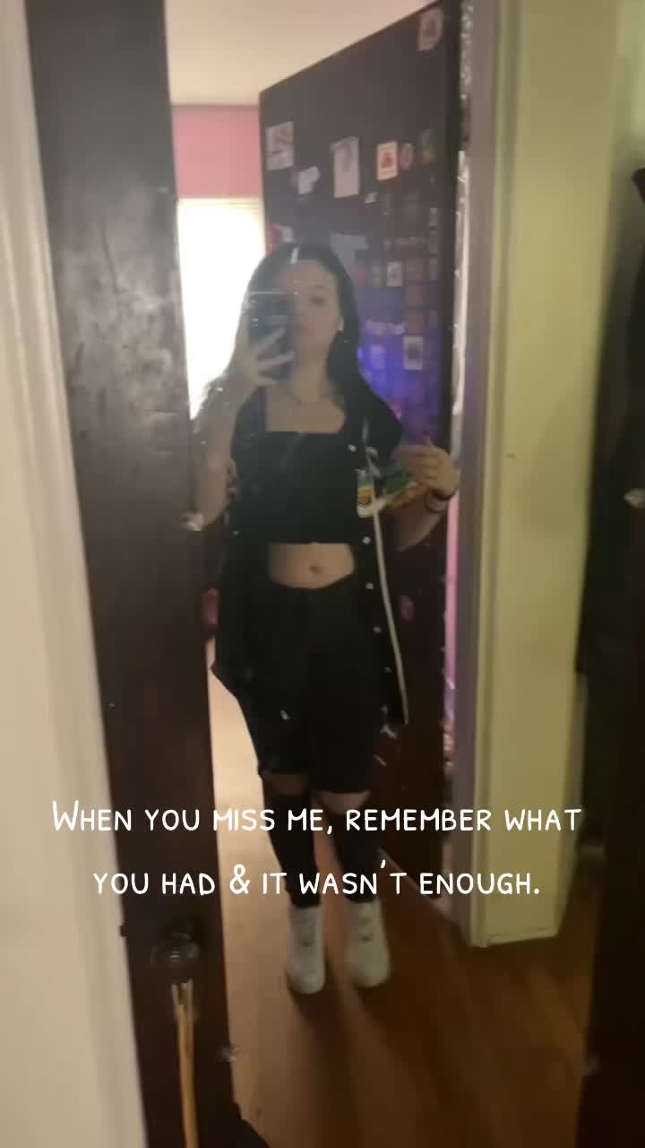 @Izzie 🏳️🌈🖤
