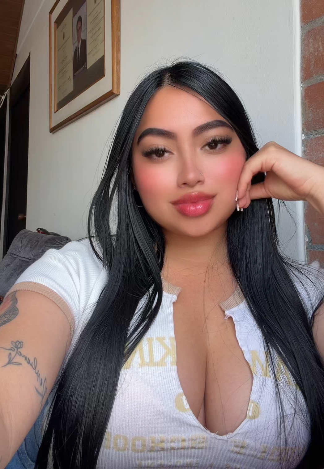 @VALENTINA♡.