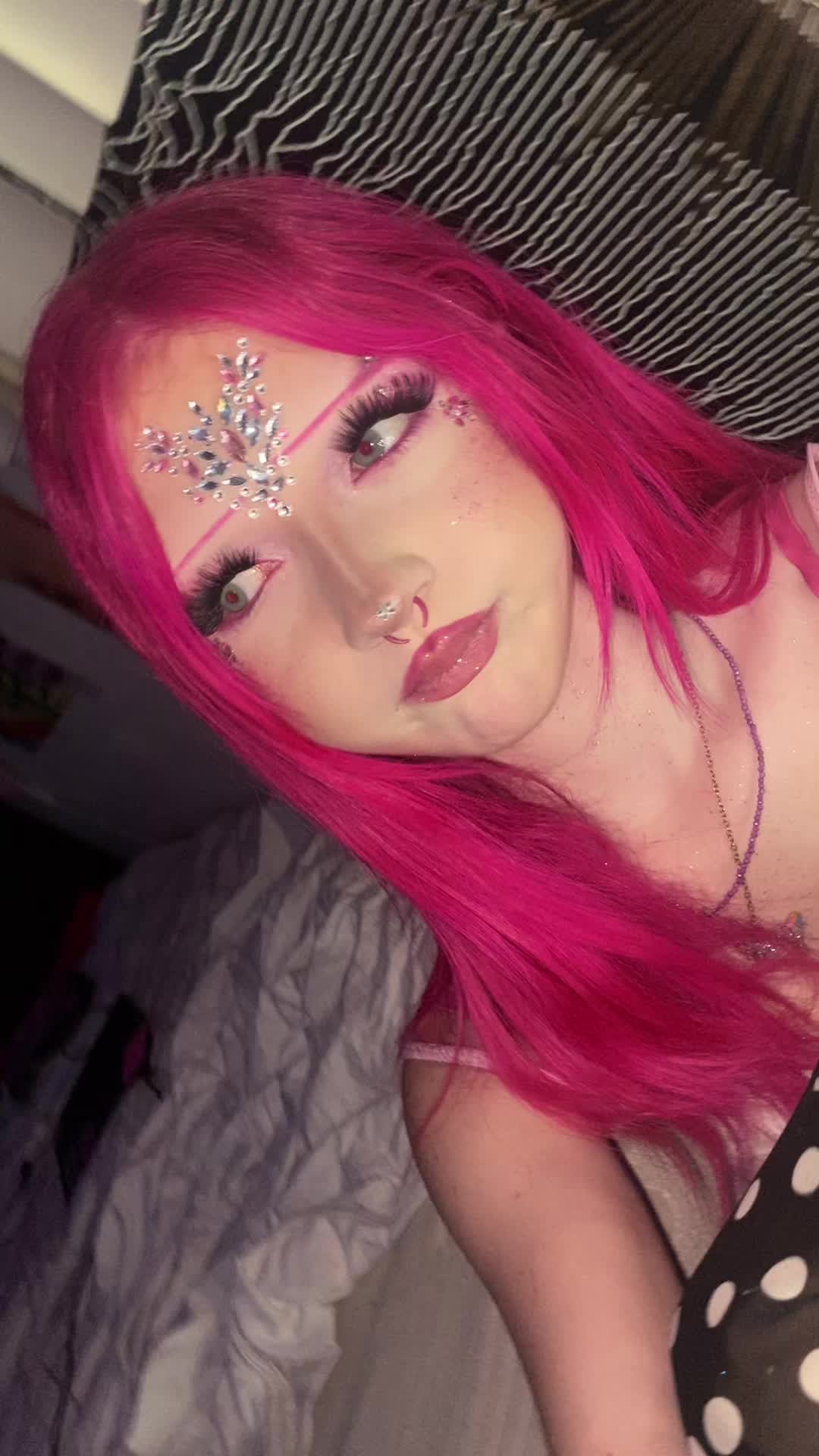 @iloveadriannelenker_