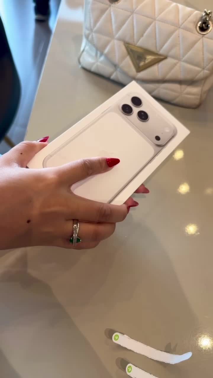 @alanispasquarelli