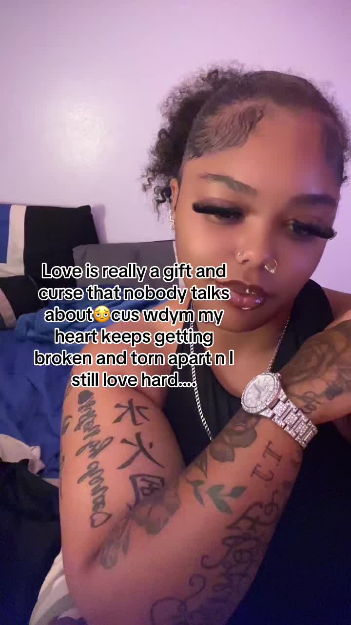 @thelyssarayne