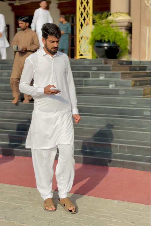 @حUسNیN بHنDر 🫀