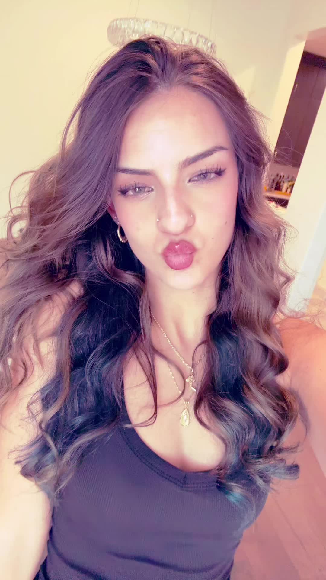 @𖣂