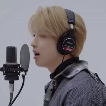 Felix rizzing up the camera #straykids | dailydoseofstraykids ...