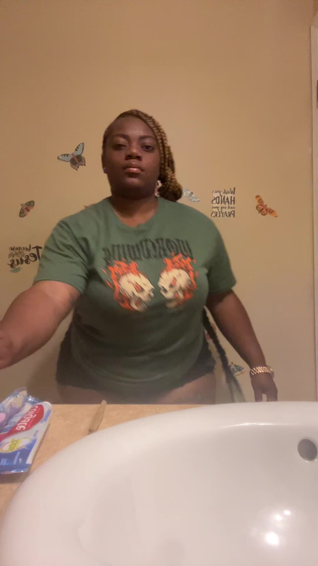 @Nia