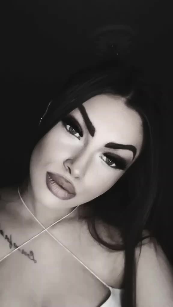 @V.Vikt&oacute;ria💋