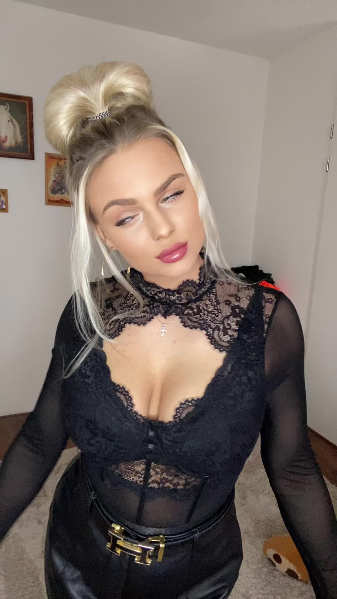 @Andzelaaa