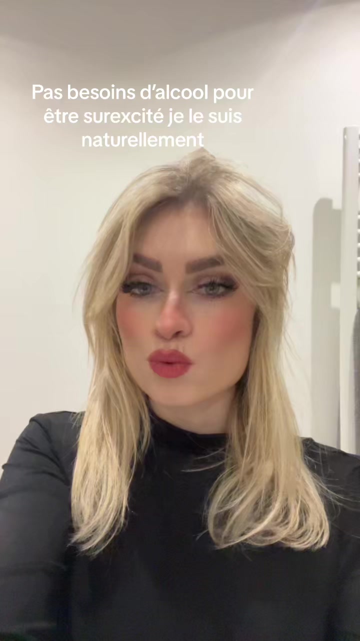 @La blonde aux yeux bleus