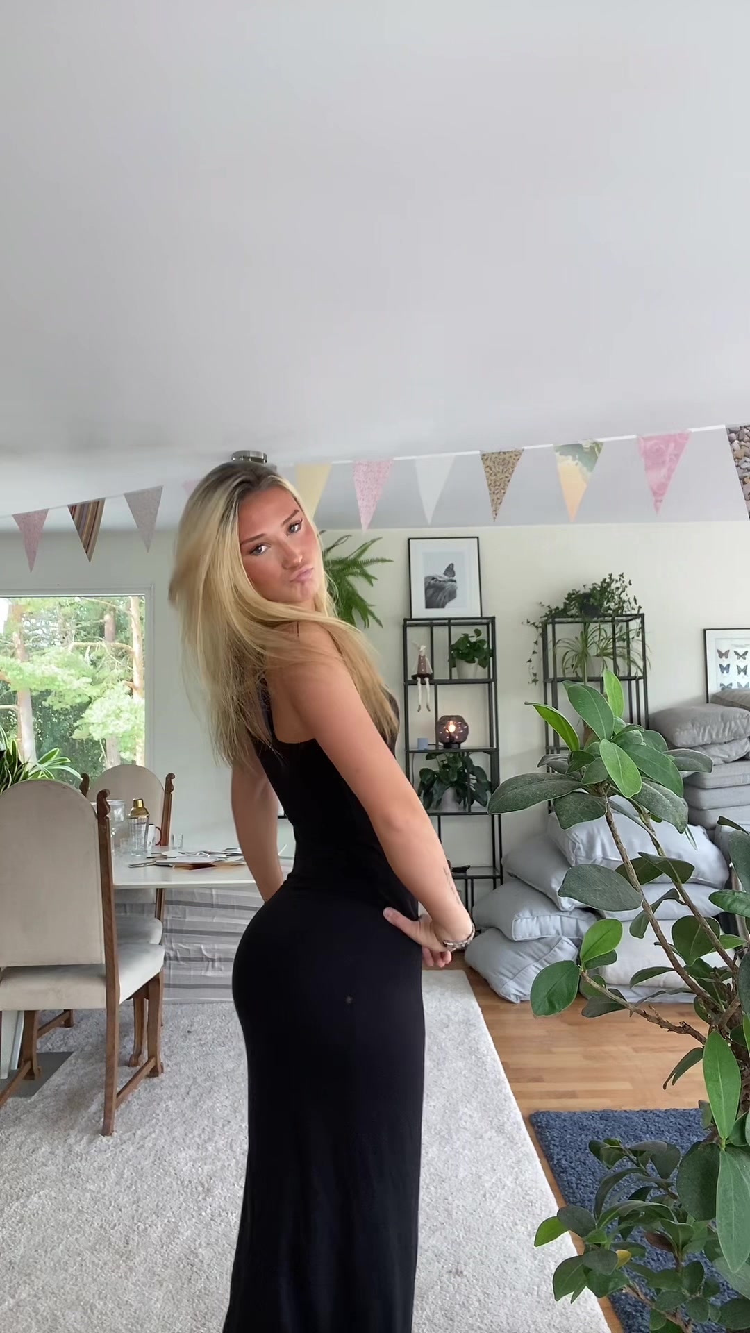 @Bella