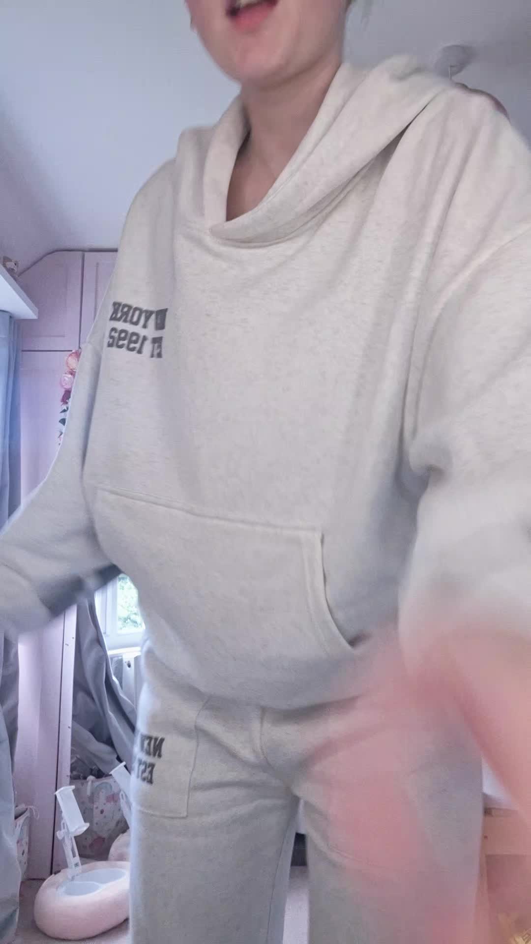 @AnnieLee