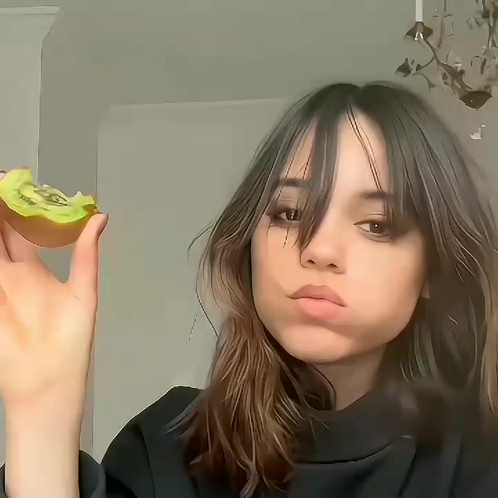 @Jenna_Ortega