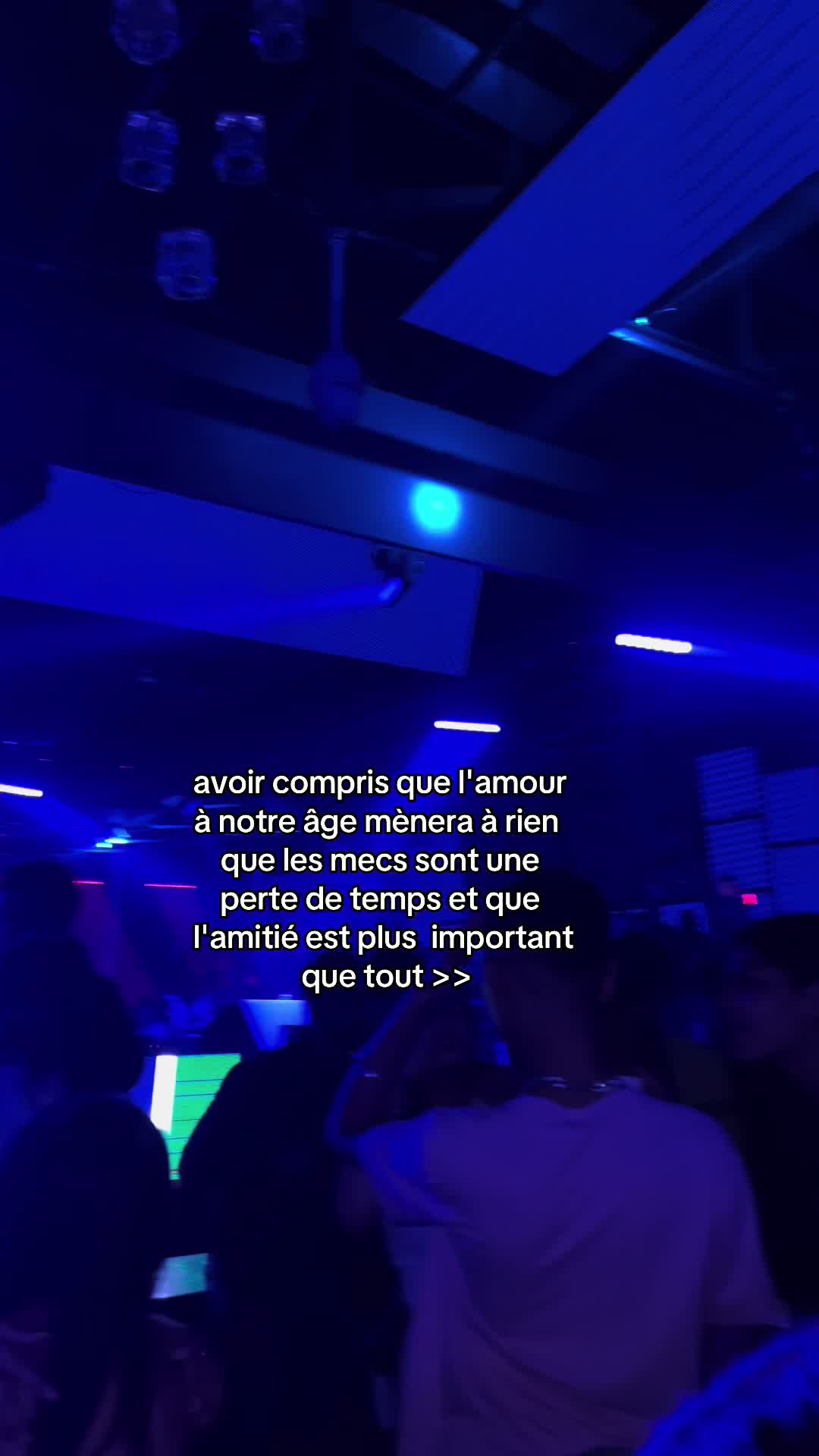 @La blonde aux yeux bleus