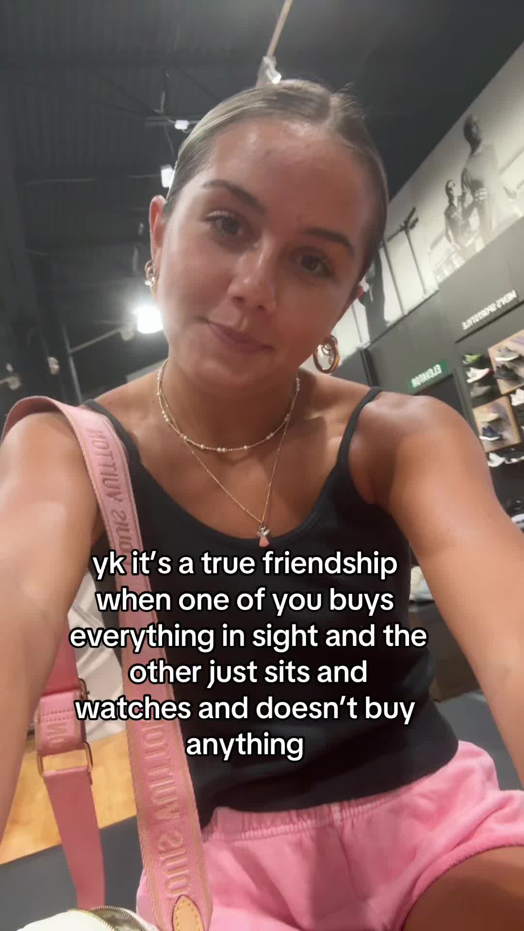 @chloebrookss