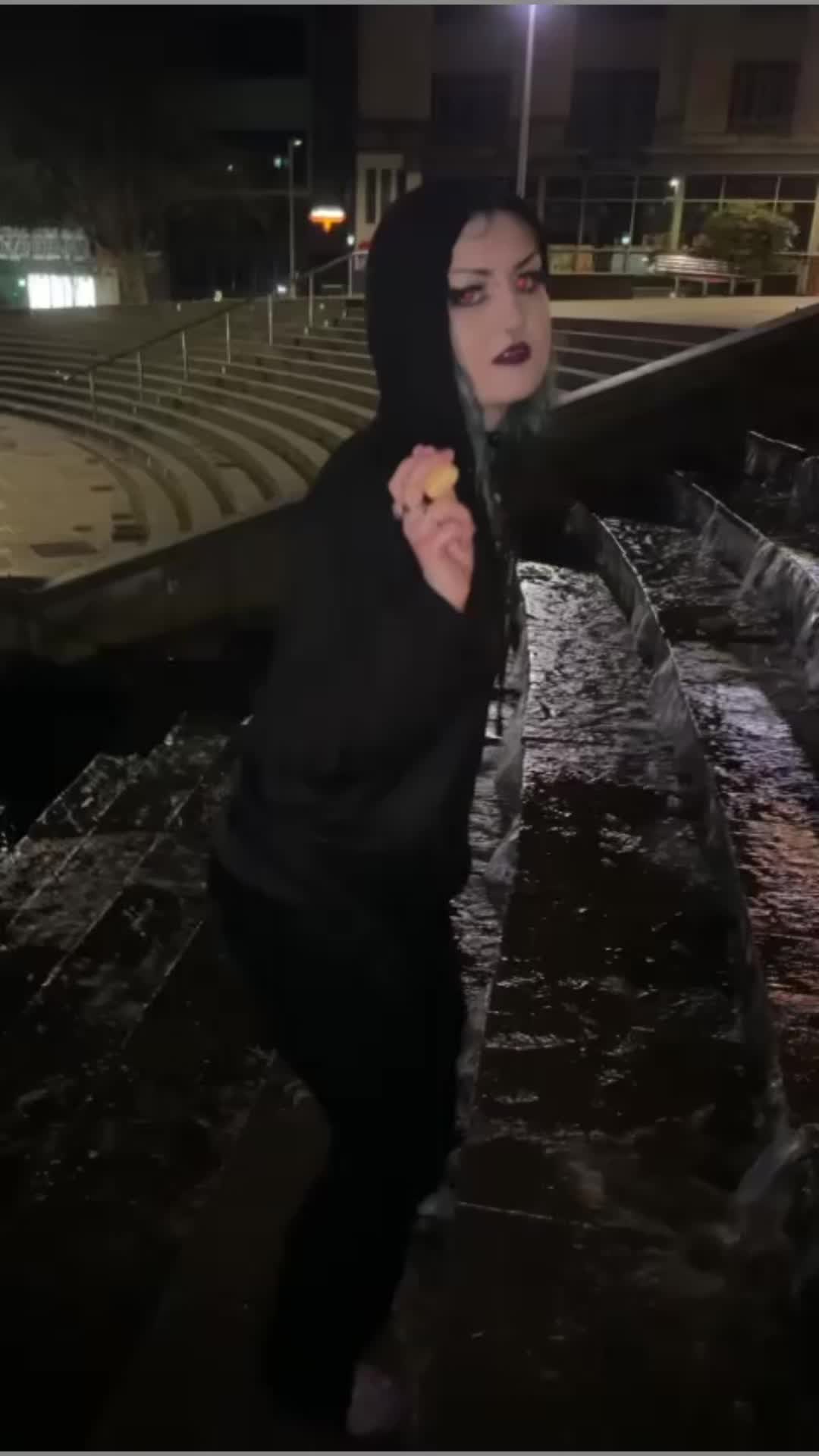 @mothmxnchr