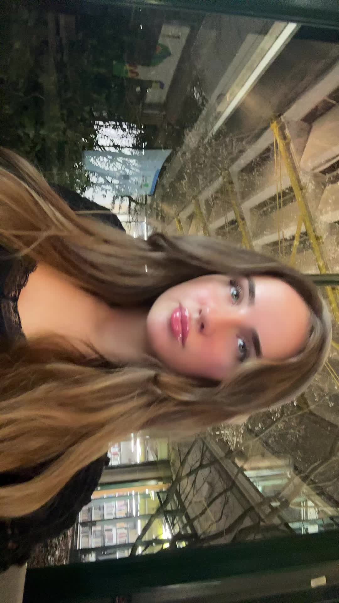 @Ava