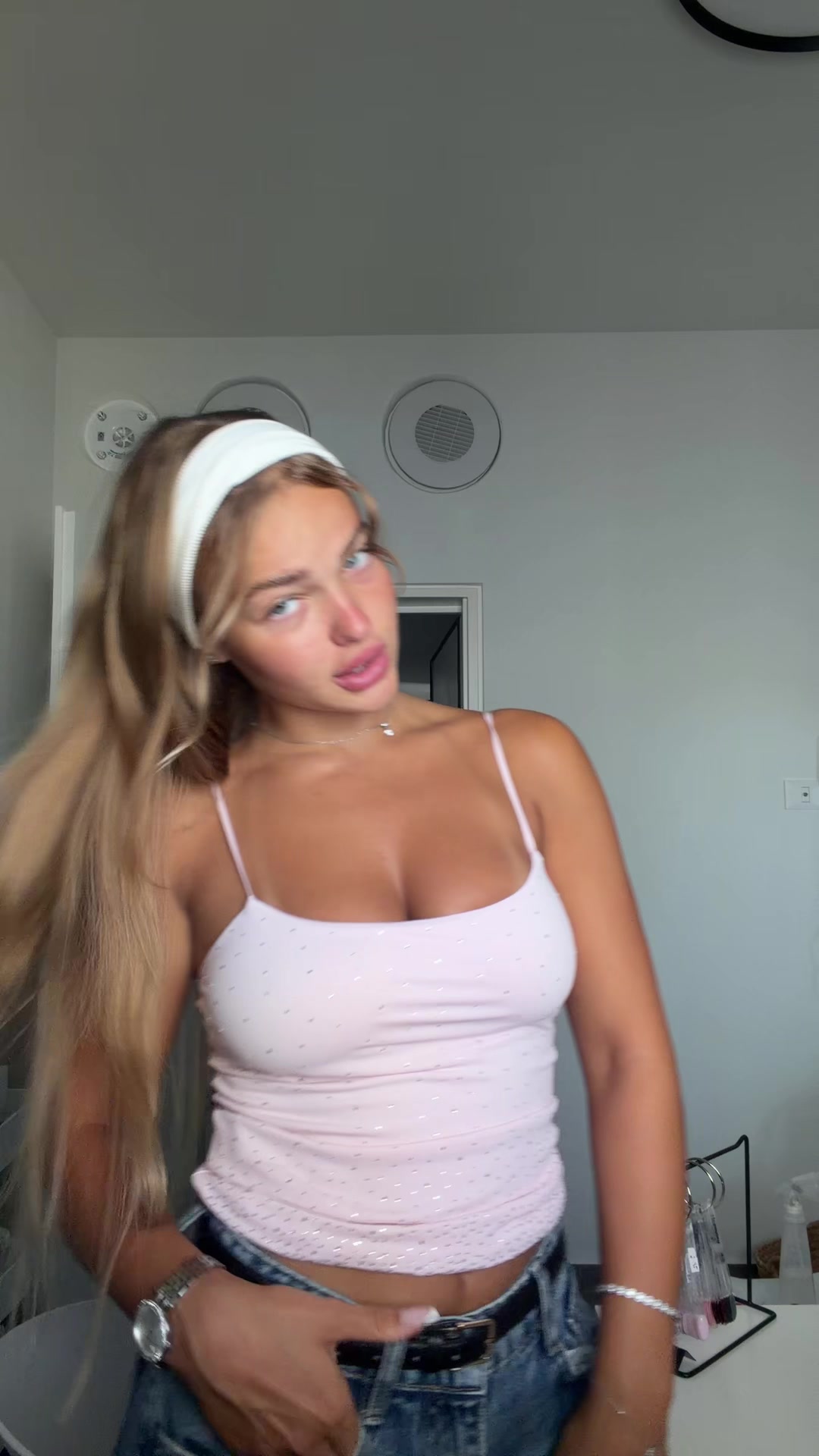 @varia_david