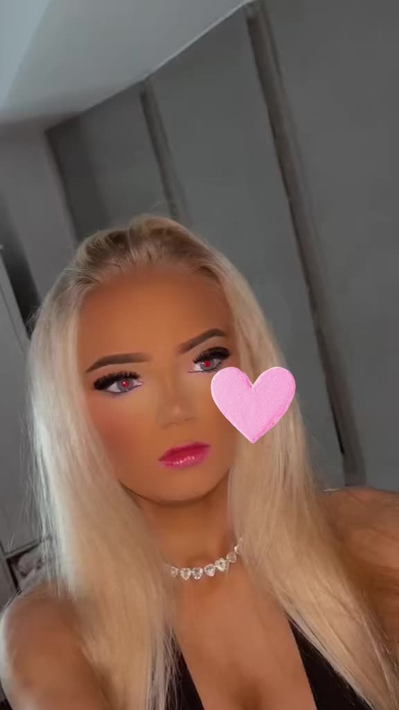 @Ellie - rose ๐