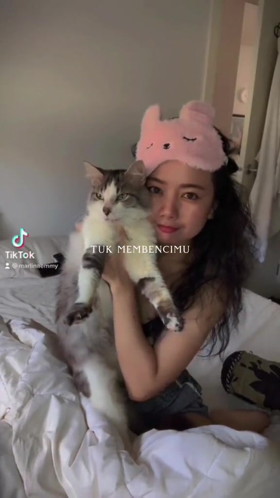 @￴