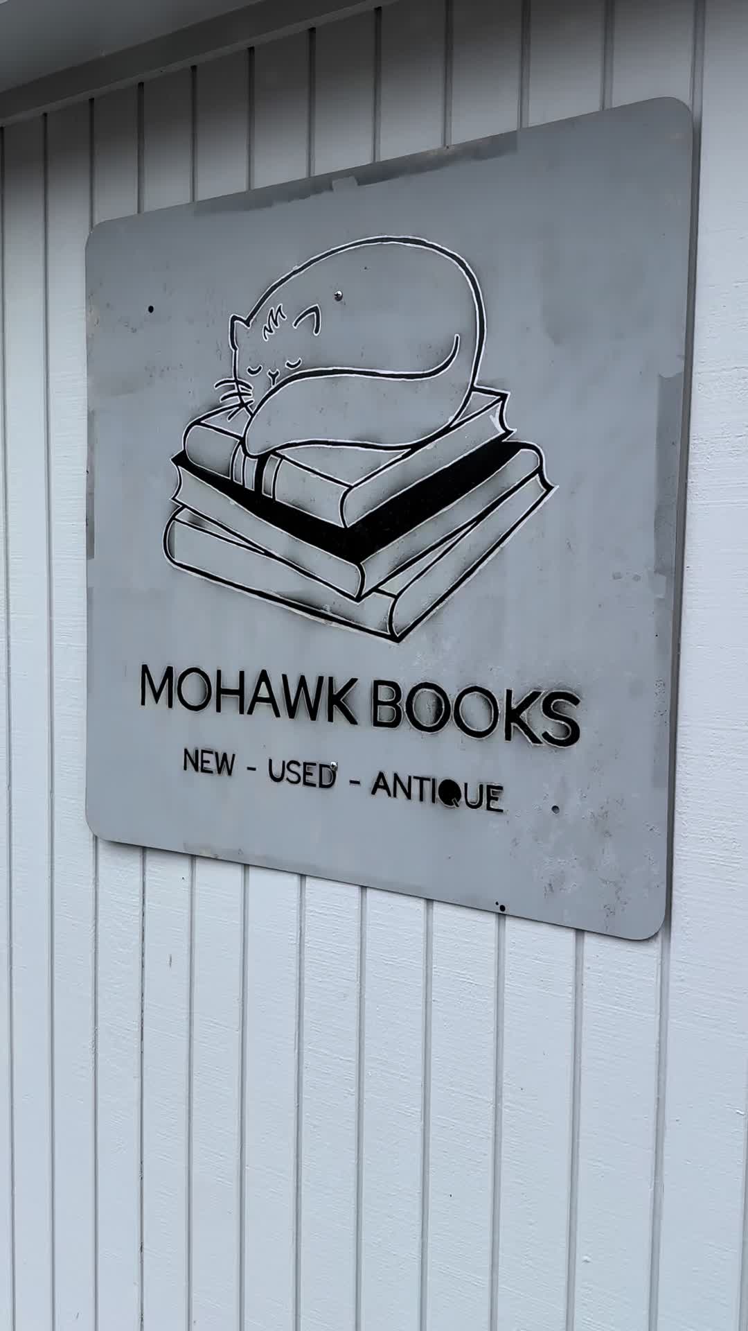 @MohawkBooksWoodbury
