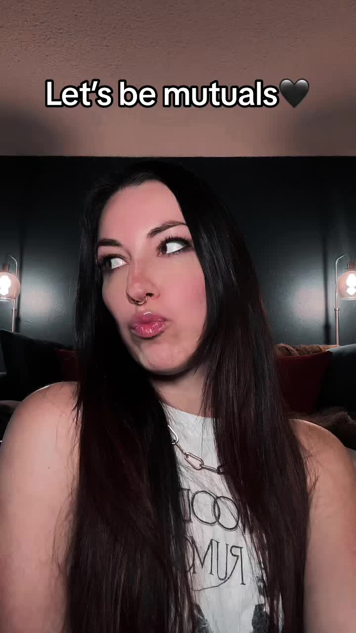 @Kat🖤
