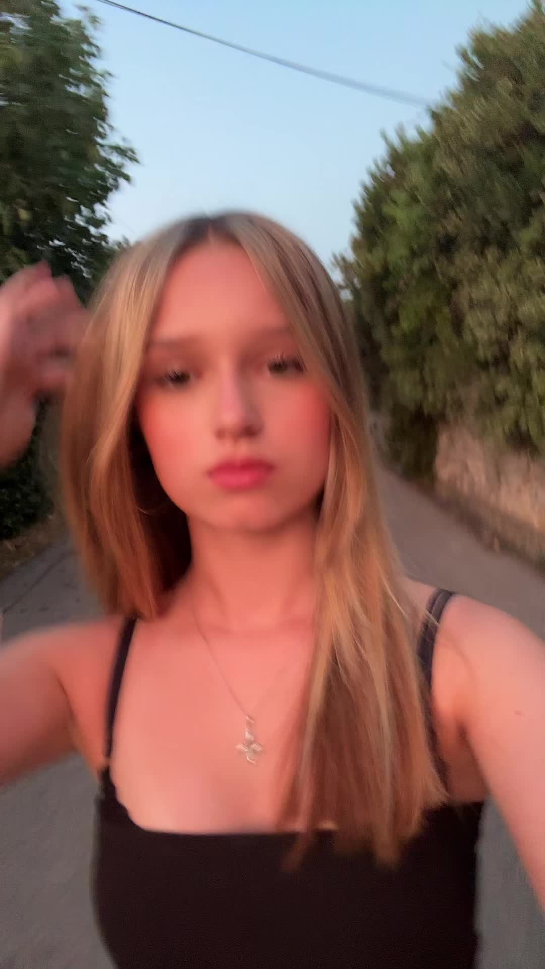 @𝔦𝔰𝔞𝔟𝔢𝔩𝔩𝔞