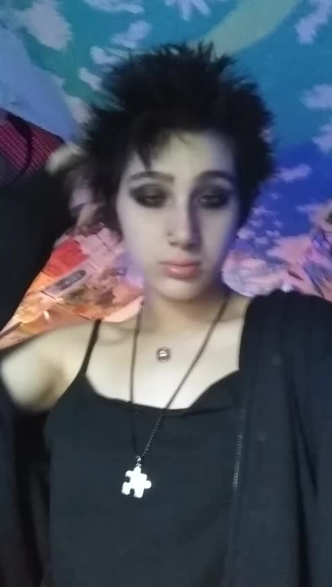 @𝔳𝔢𝔢 🦇