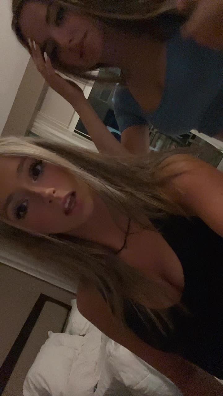 @🧎🏻&zwj;♀️