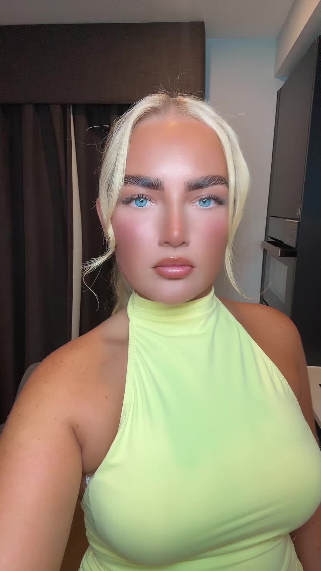 @Rhi🤍🌶️