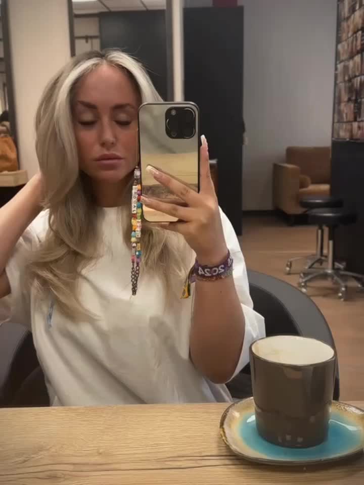 @Ur fav blondie<3