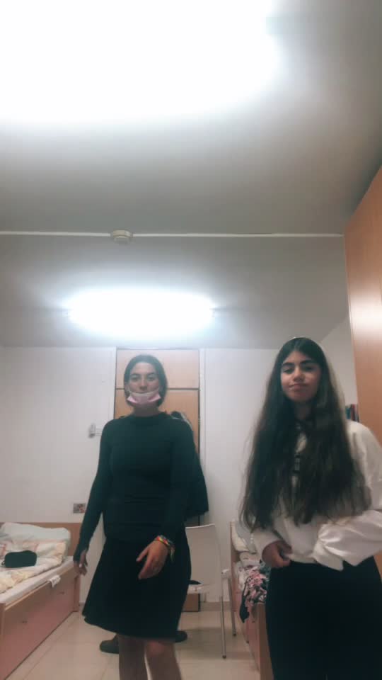 @tzivia