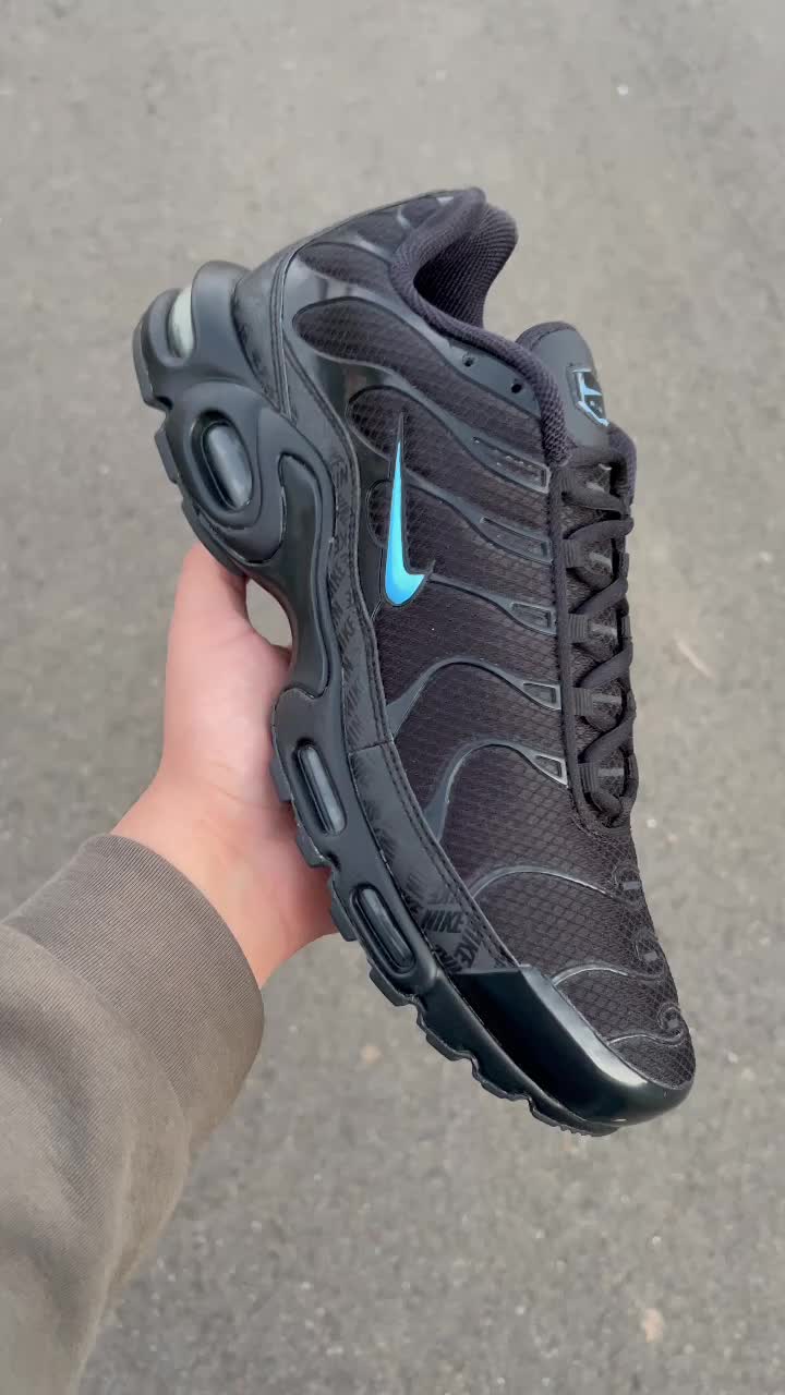 @Hillys.Kicks