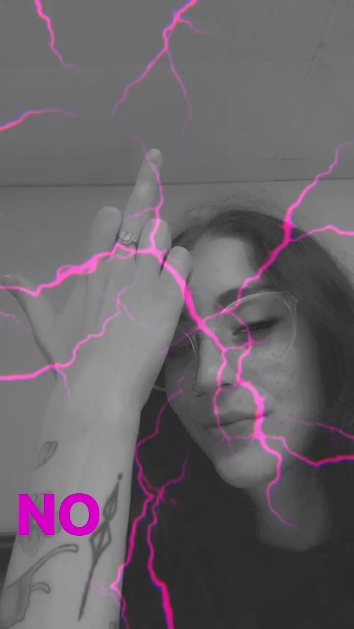 @-.-