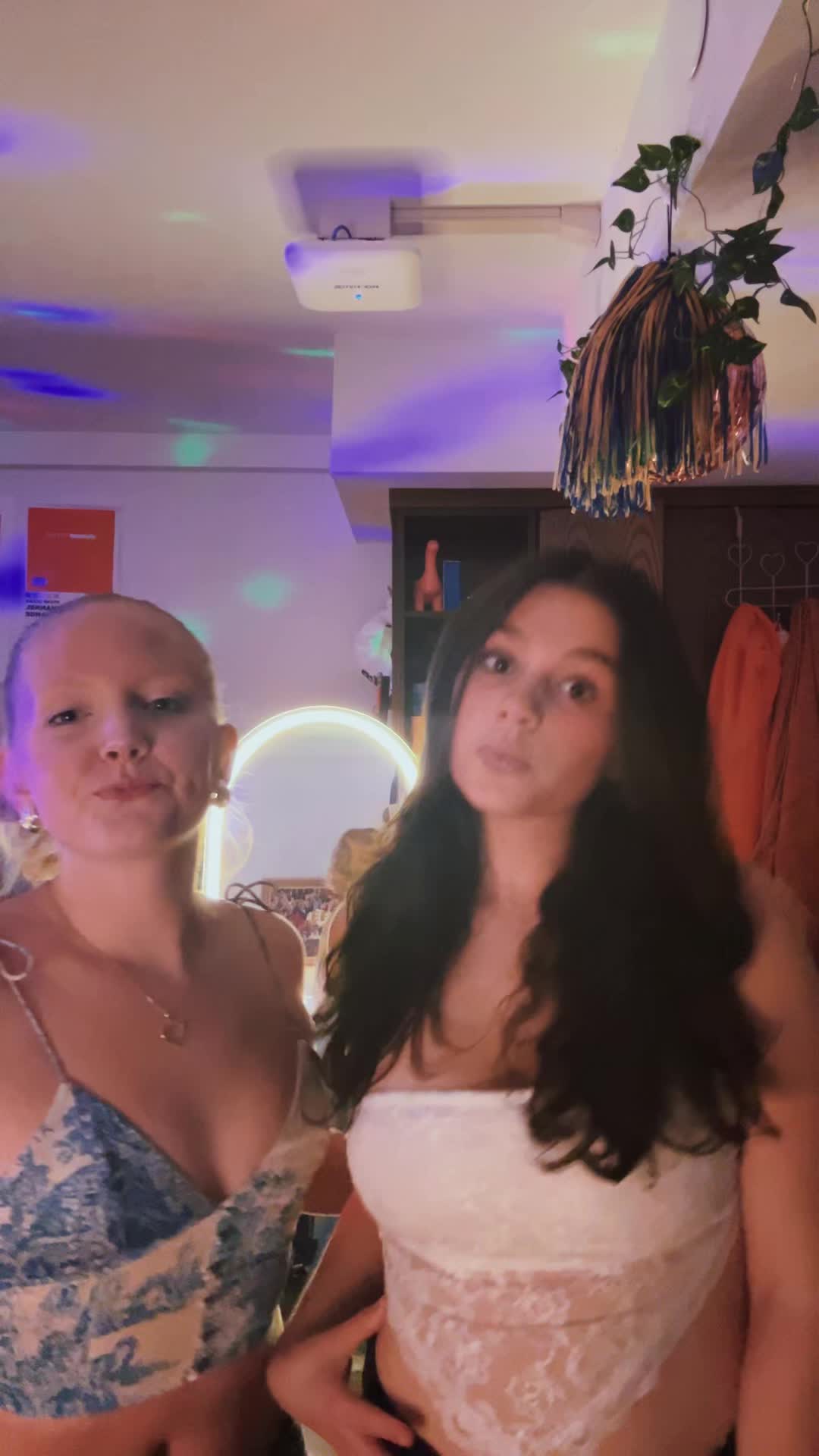 @VanessaSchimony