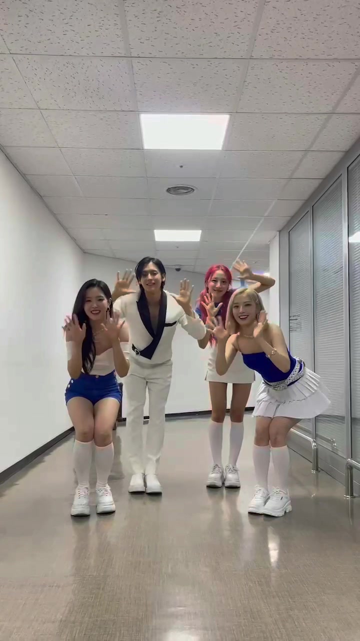 @loonatheworld