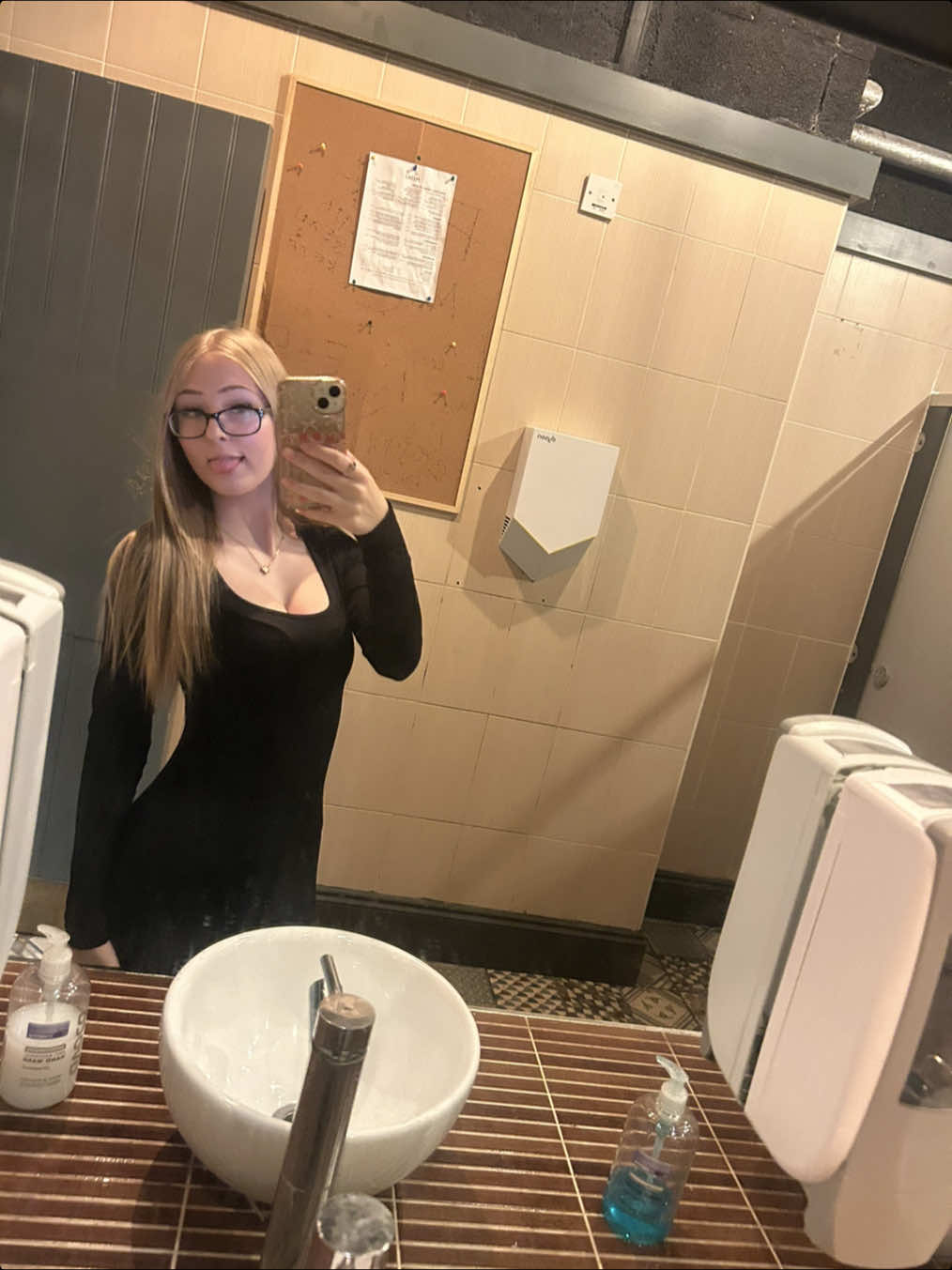 @𝐌𝐢𝐚 𝐱