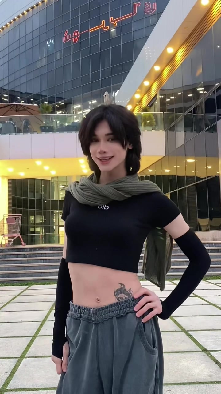 @itshestiahere