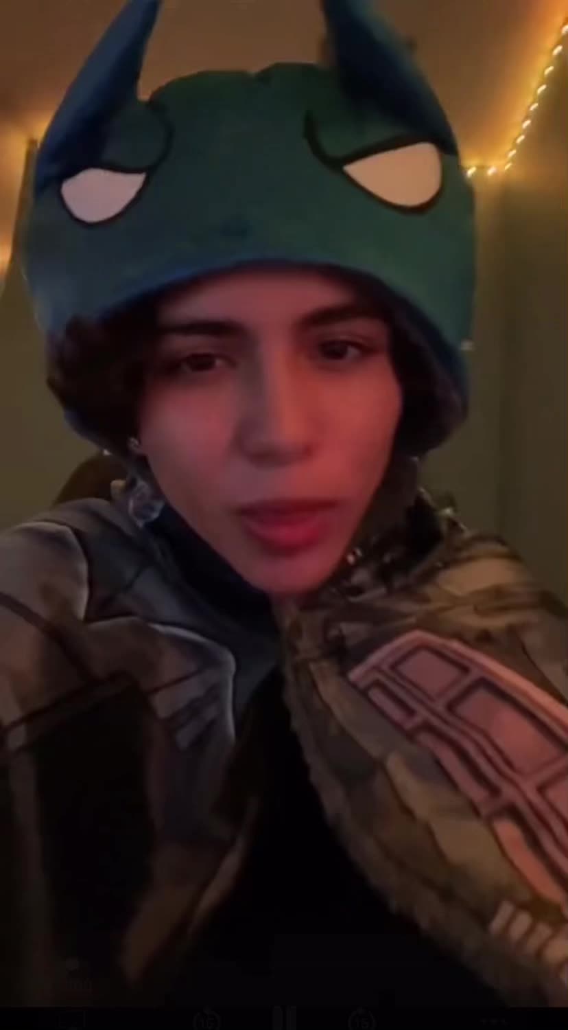 @😼