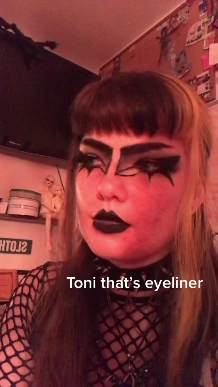 @Toeknee Marie☠️🖤