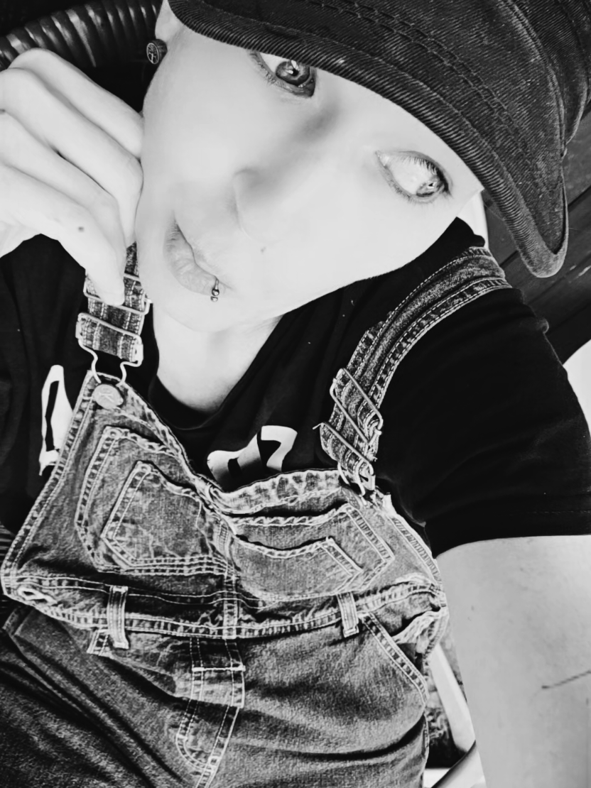 @BrOKen_Foxie