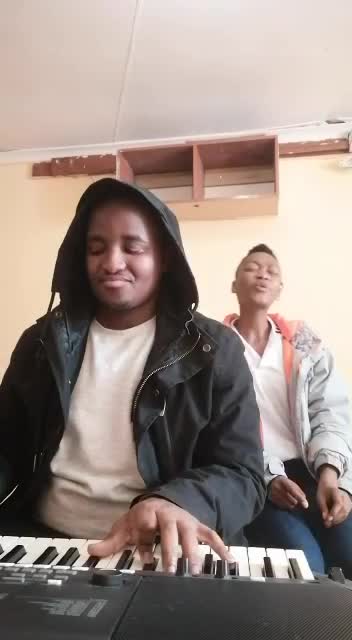 @Uzalipholile