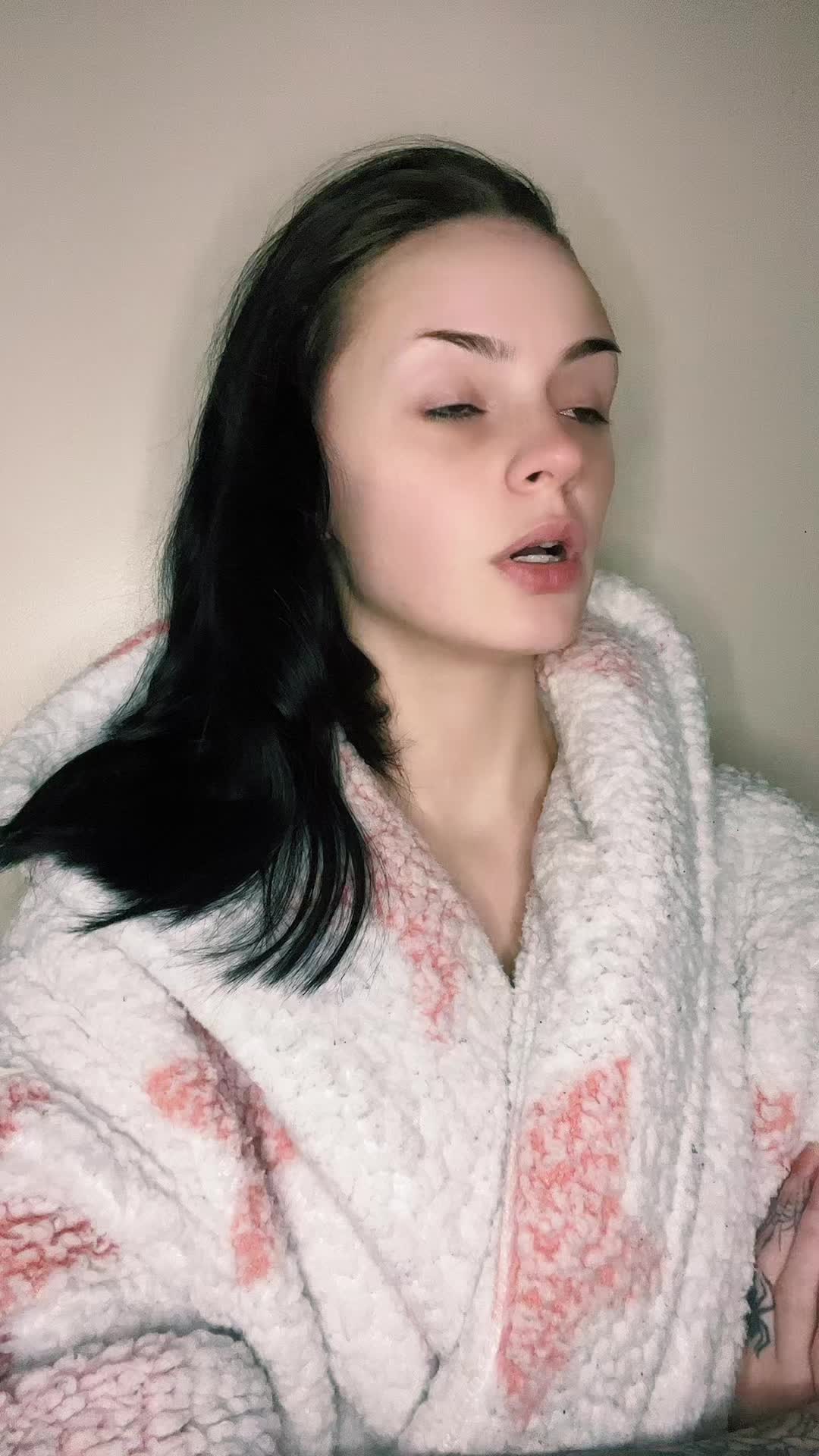 @Beth 🖤🕷️